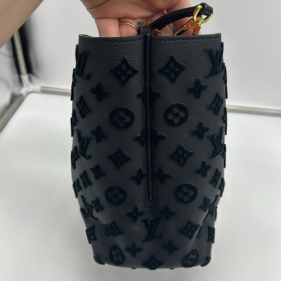 Louis Vuitton Black Leather Veau Cachemire Handbag - Picture 6 of 16